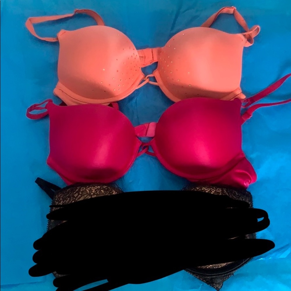 2 Victoria’s Secret Bombshell Push-up Bras 34a